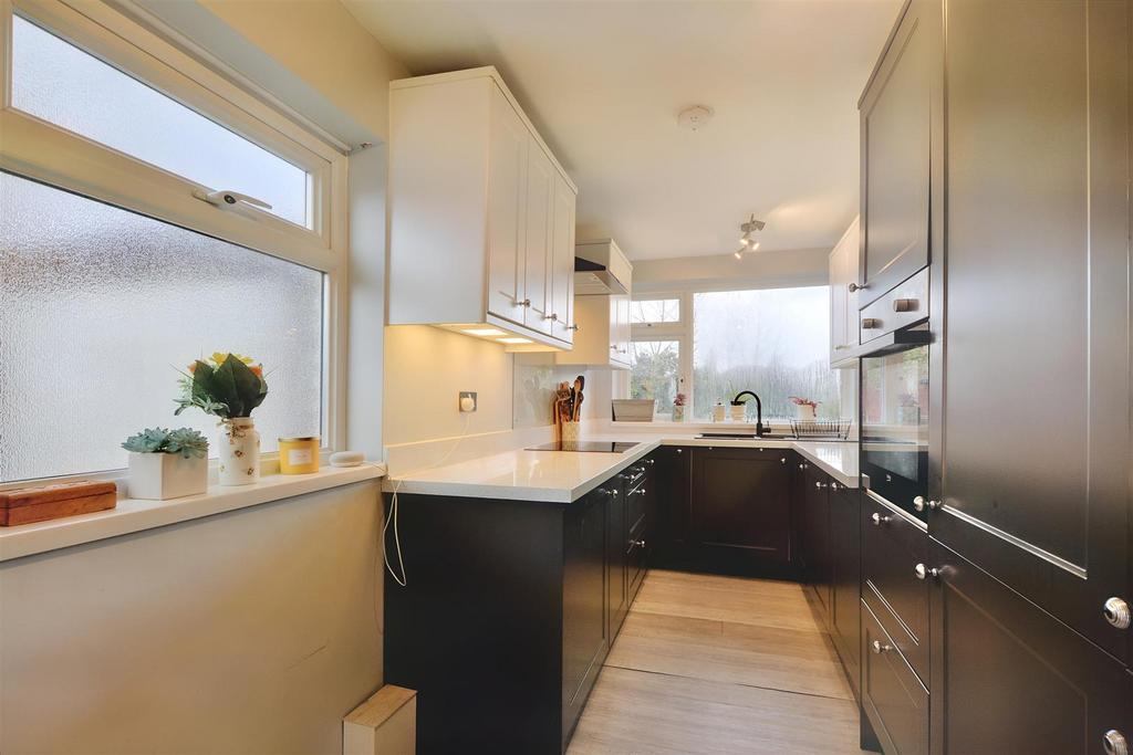 Kitchen 2.jpeg