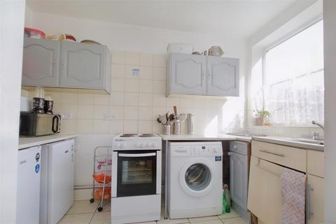 61 Beeston Road, Nottingham, NG7 2JQ