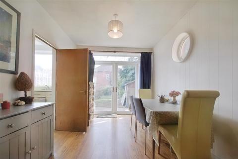 61 Beeston Road, Nottingham, NG7 2JQ