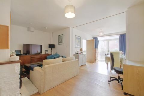 61 Beeston Road, Nottingham, NG7 2JQ