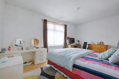 61 Beeston Road, Nottingham, NG7 2JQ