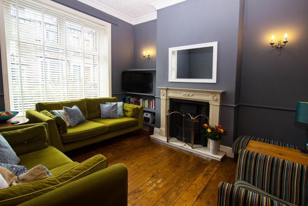East Park Avenue, Darwen 2 bed terraced house £165,000