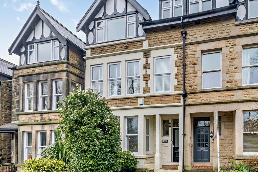 Flat 3, Harlow Moor Drive, Harrogate, HG2 0EP 2 bed apartment for sale