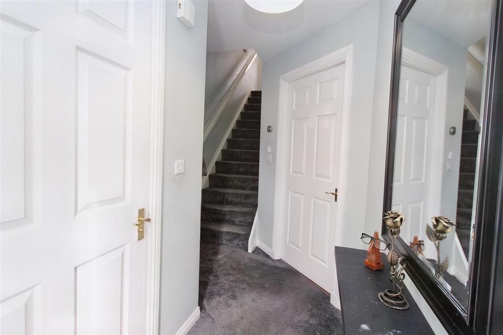 Castledyke Road, Carstairs, Lanark 2 bed semidetached house £109,995