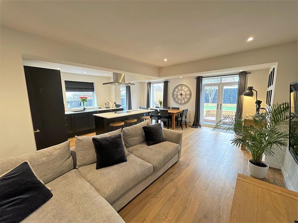 Shetland Close, Wilpshire, Ribble Valley 3 bed semidetached house for