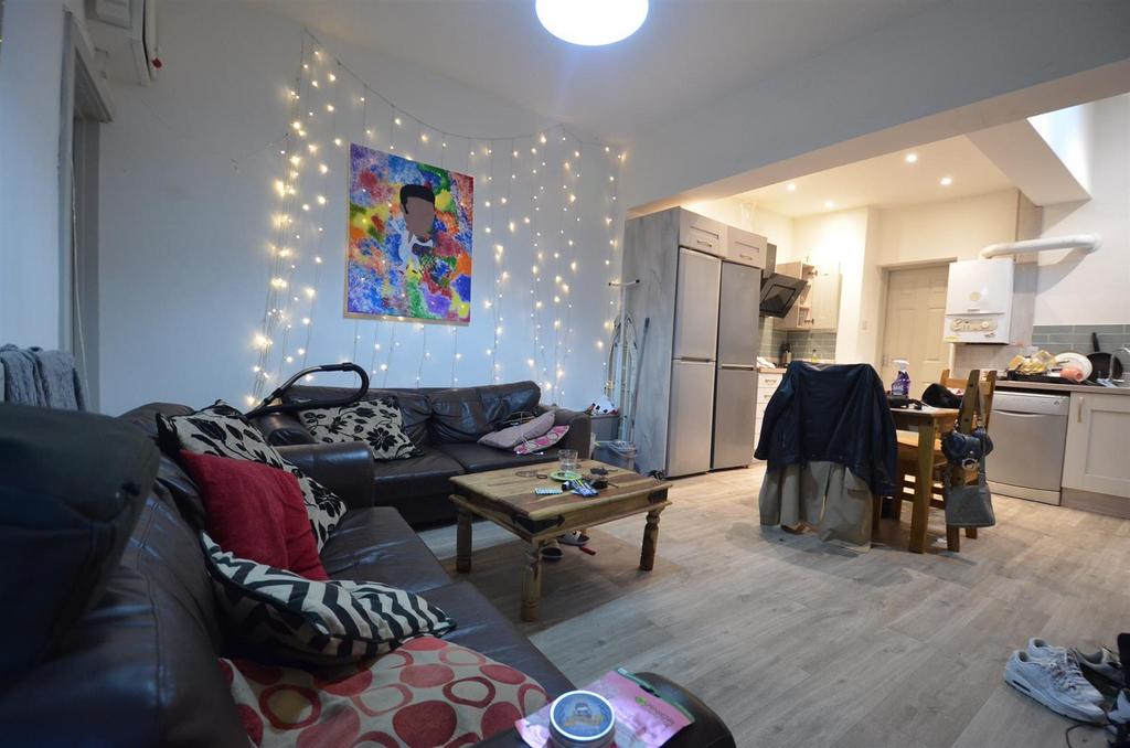 Katie Road, Selly Oak, Birmingham B29 6 bed terraced house £2,307 pcm (£532 pw) Katie Road, Selly Oak, Birmingham B29 6 bed terraced house £2,307 pcm (£532 pw)