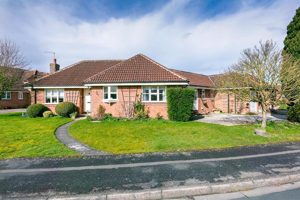 Mile End Park, Pocklington 2 bed detached bungalow for sale £335,000