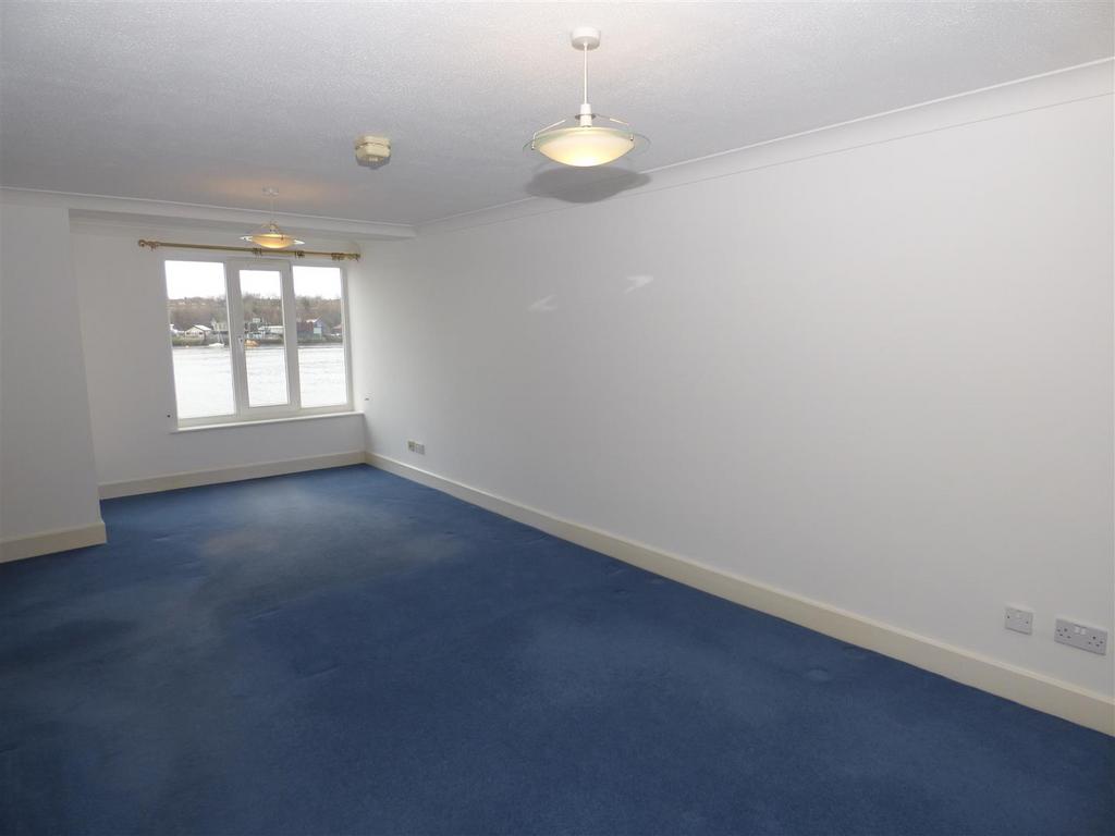 Dolphin Quay, North Shields 2 bed apartment £725 pcm (£167 pw)