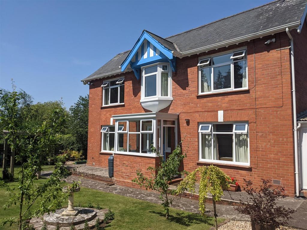 Beech Grove, Wellington 4 bed detached house for sale £450,000