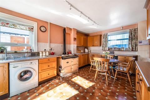 4 Beech Grove, Wellington, TA21 8NG