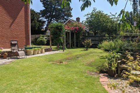 4 Beech Grove, Wellington, TA21 8NG