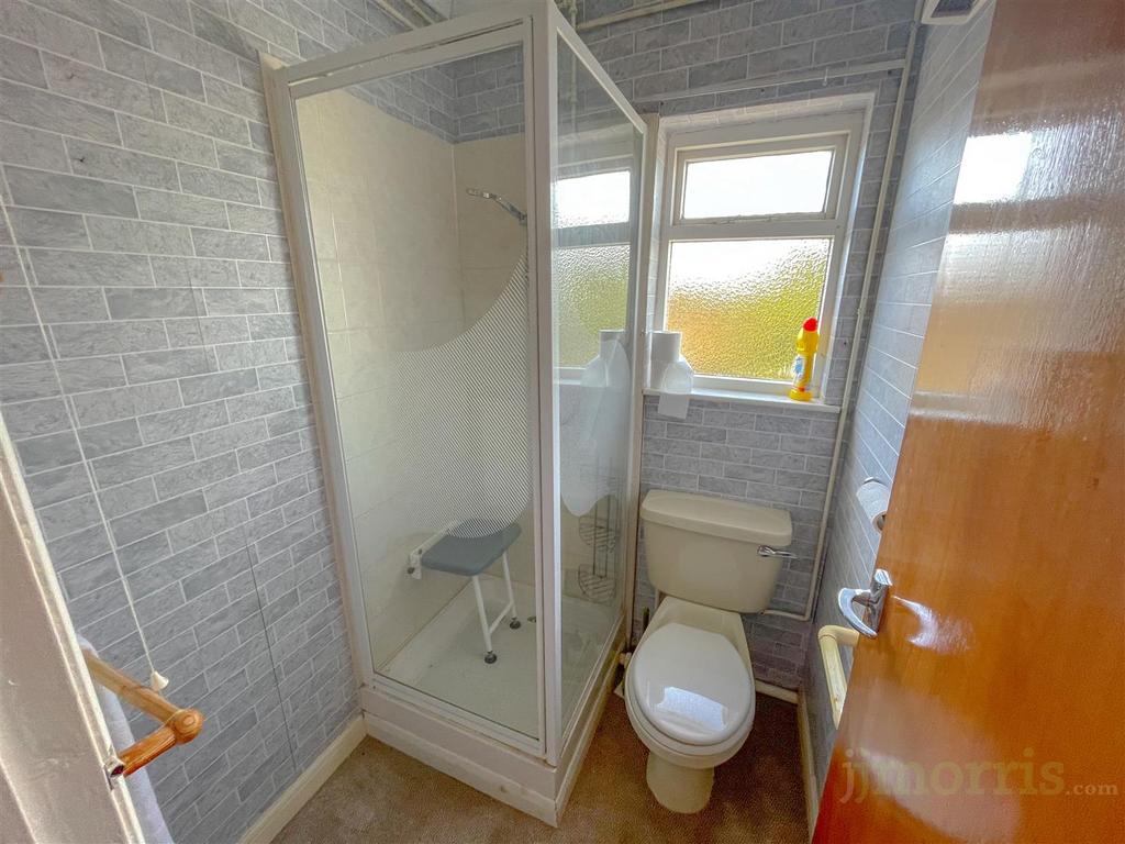 Separate WC &amp; Shower Room