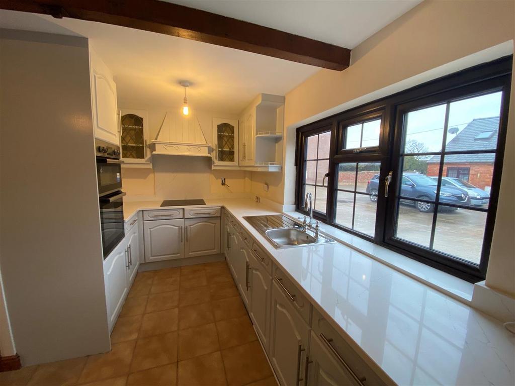 Highfields Farm, Wem, Shrewsbury 3 bed barn conversion £850 pcm (£196 pw)