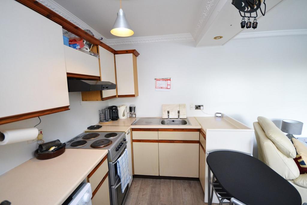 Badgers Walk East, Lytham, FY8 1 bed apartment £100,000