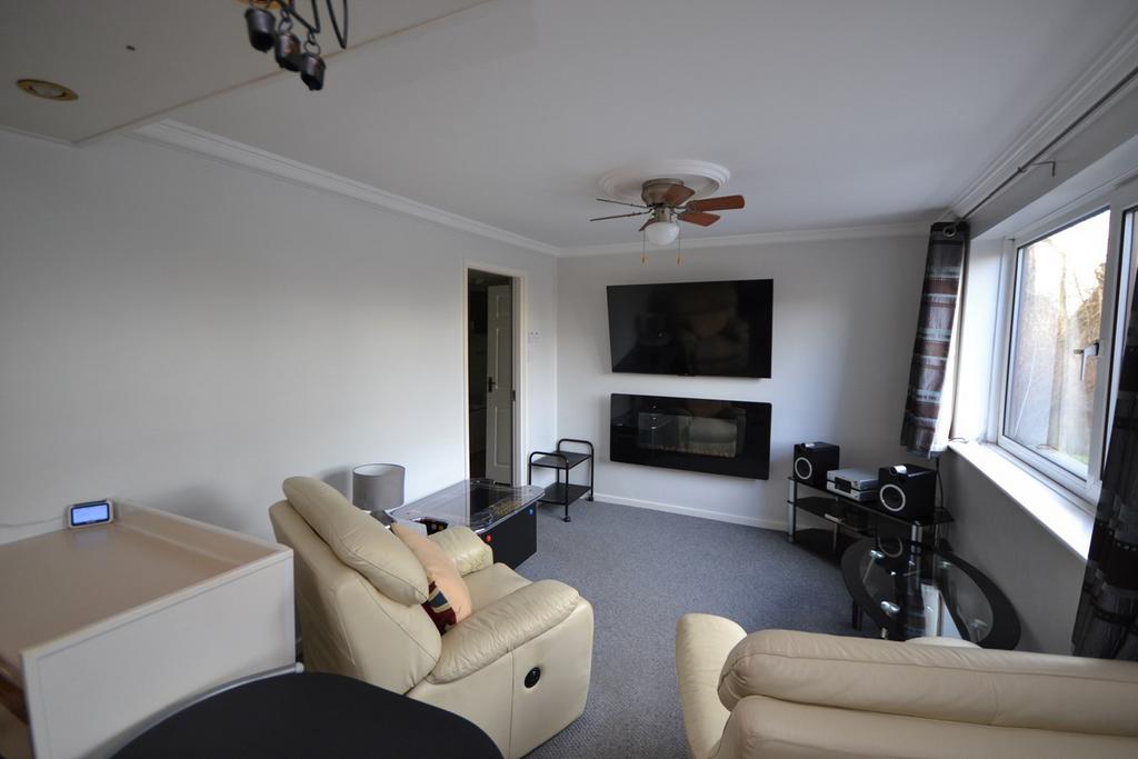 Badgers Walk East, Lytham, FY8 1 bed apartment £100,000