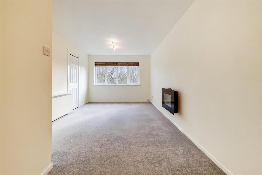 Wesley Drive Egham 1 bed flat for sale £235,000