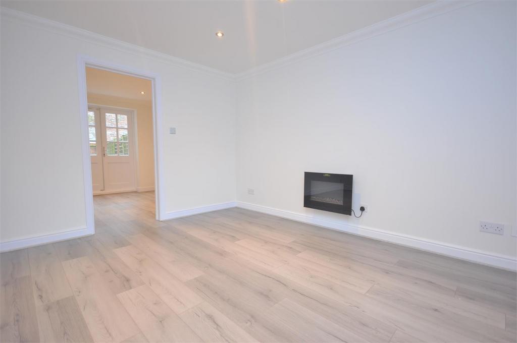 St. Andrew Place, York 3 bed end of terrace house £1,400 pcm (£323 pw)