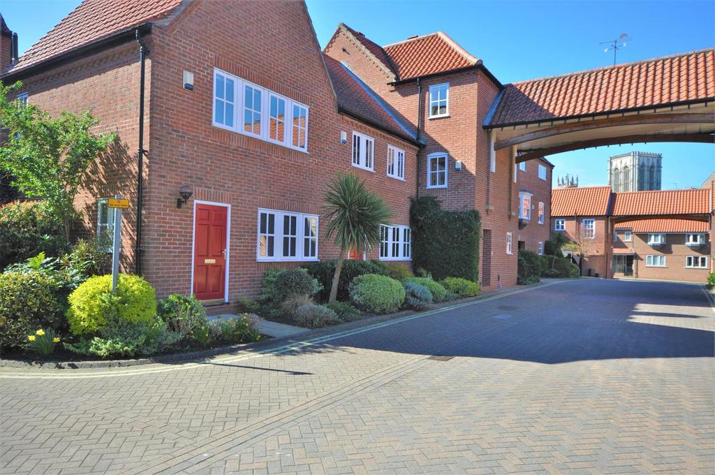 St. Andrew Place, York 3 bed end of terrace house £1,400 pcm (£323 pw)