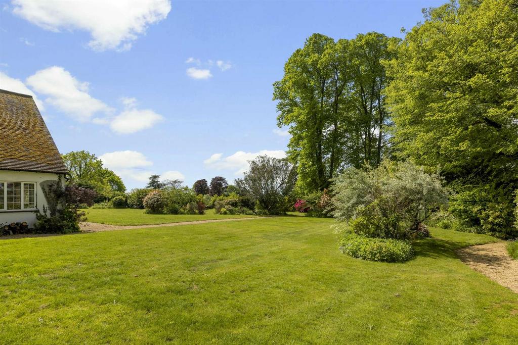 RUSHAM END-Christmas Hill, Shalford, Guildford, GU