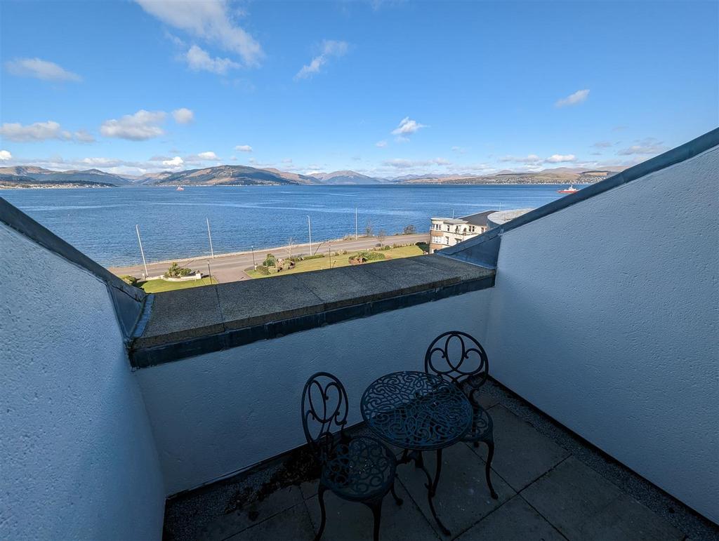 Glenkin balcony 2.jpg