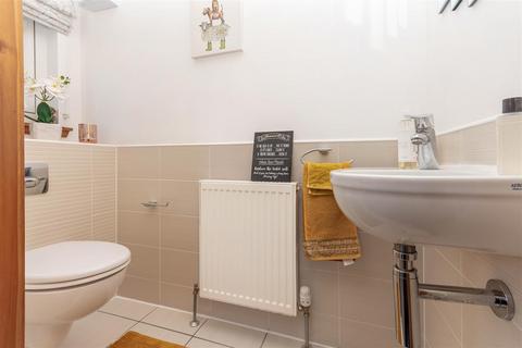 6 Blair Grove, Blairhall, Dunfermline, KY12 9LG