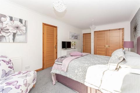 6 Blair Grove, Blairhall, Dunfermline, KY12 9LG