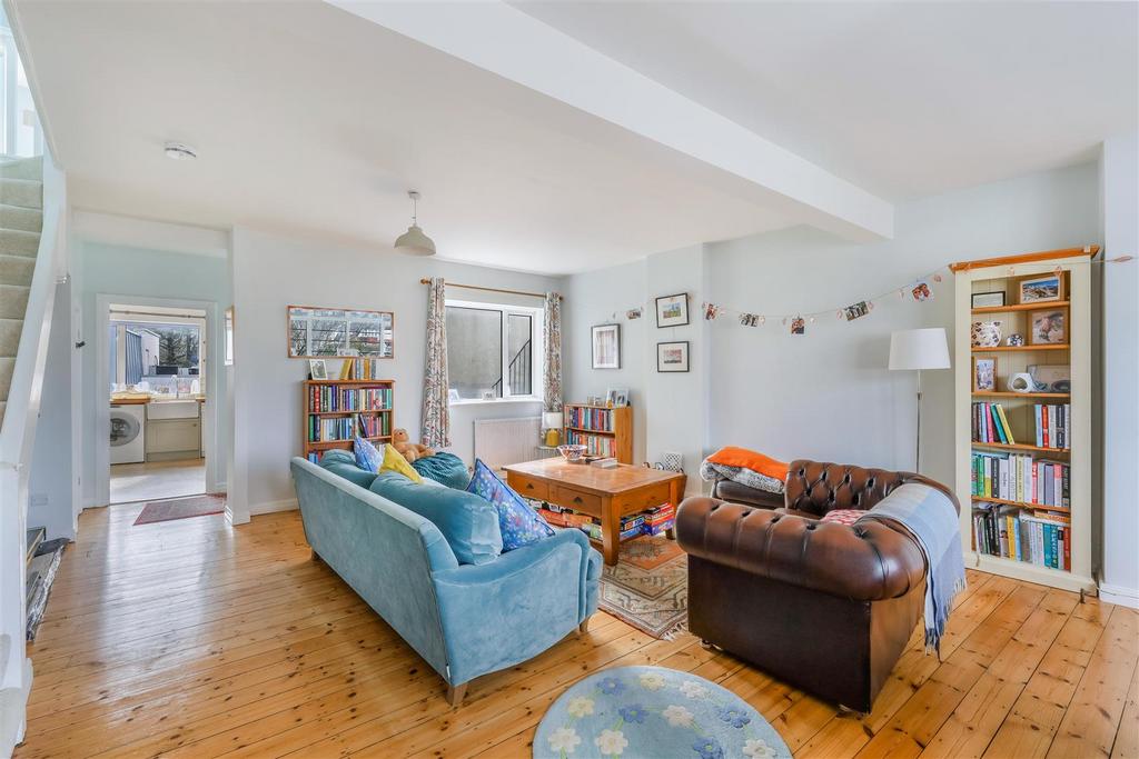 High Street, Banstead 3 bed apartment for sale £300,000