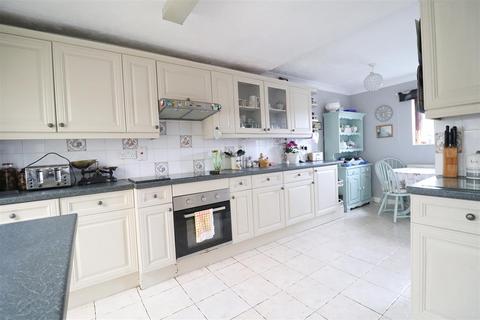 3 bedroom end of terrace house for sale - Vicarage Avenue, White Notley, Witham