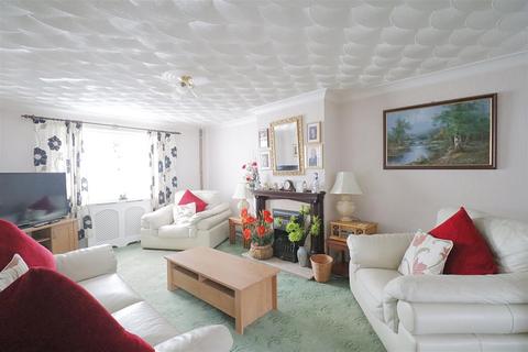 3 bedroom end of terrace house for sale - Vicarage Avenue, White Notley, Witham