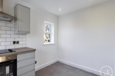2 bedroom flat to rent, Parkwood Court, Roundhay, LS8 1JU