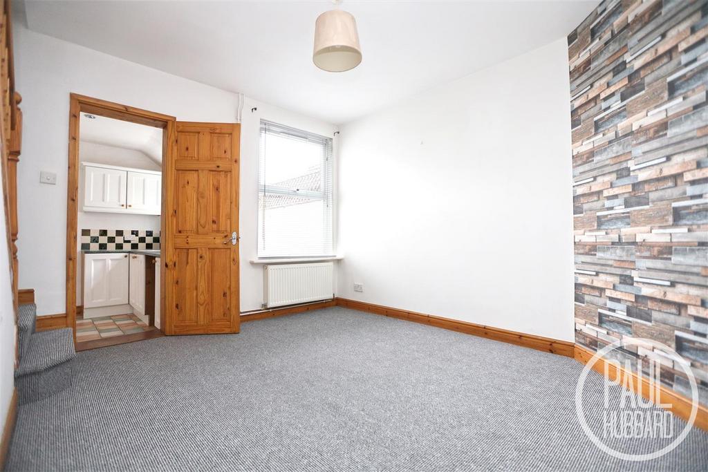 Somerton Avenue, Lowestoft, Suffolk 2 bed terraced house £700 pcm (£