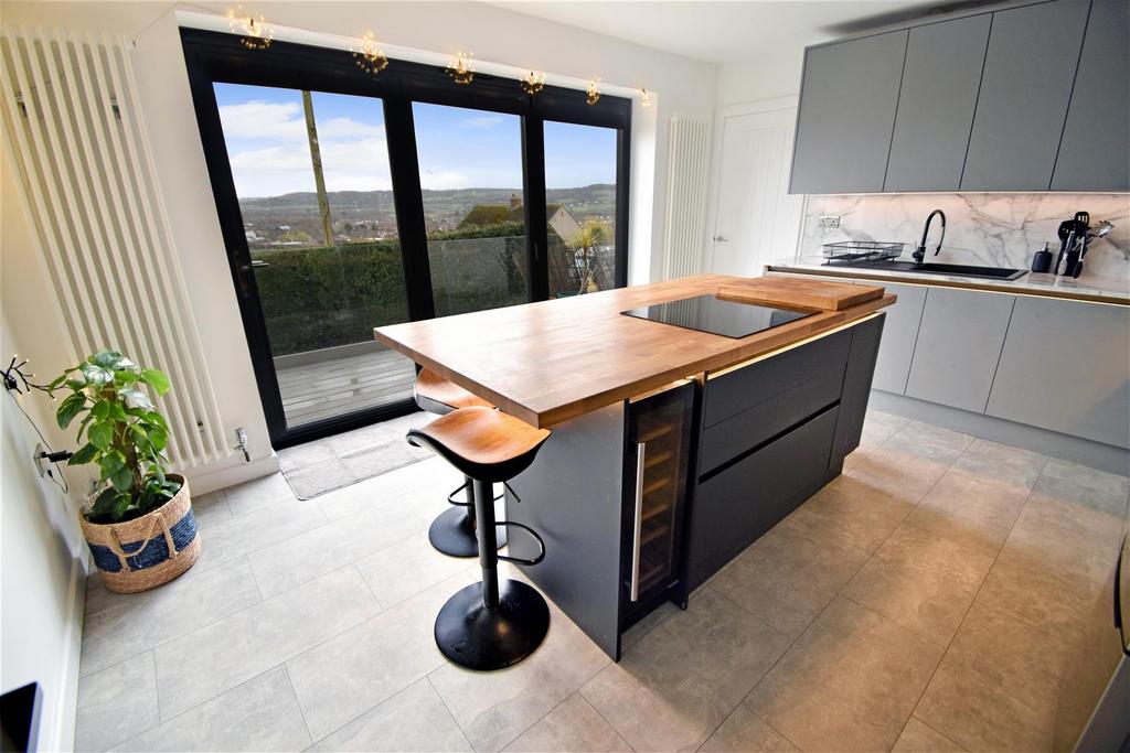 Combe Avenue, Portishead. 5 bed semidetached house for sale £550,000
