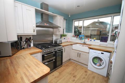 10 Simpson Grove, Bradford, BD10 9SD
