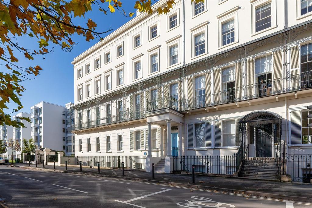 Newbold Terrace, Leamington Spa 2 bed apartment £1,325 pcm (£306 pw)