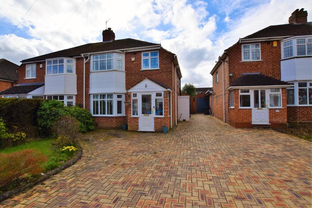 Springfield Crescent, Sutton Coldfield 3 bed semidetached house for