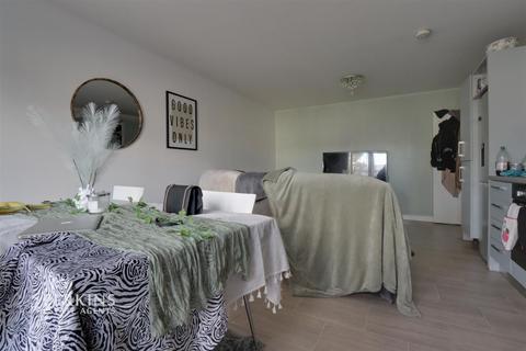 2 bedroom flat for sale, Northolt, UB5