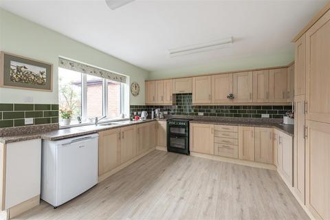 Hedgerows Caddington Common, Markyate, St Albans, AL3 8QF
