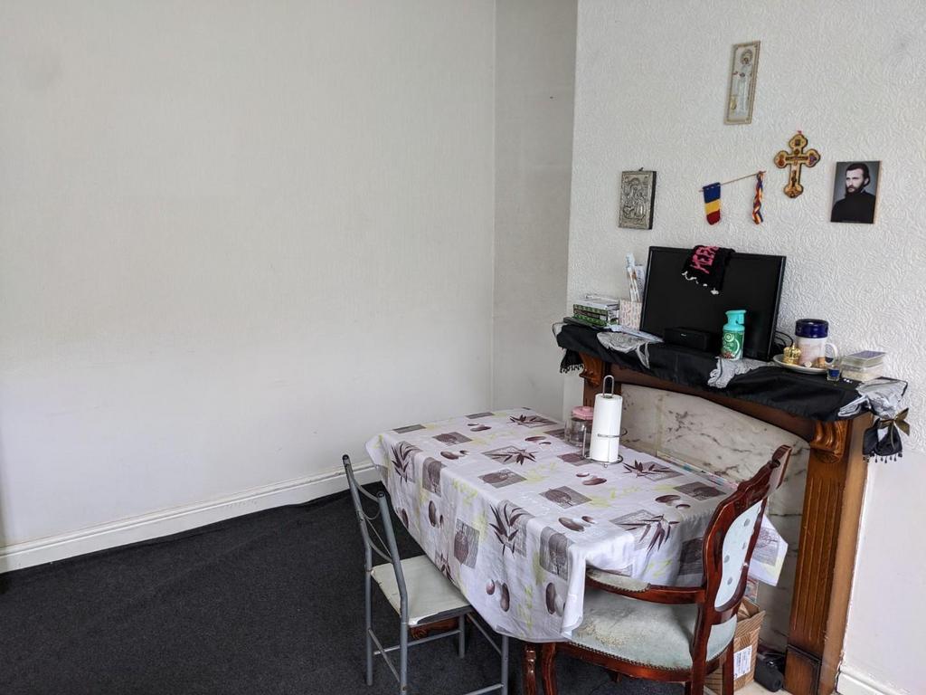 Broomhall Road, Pendlebury... 3 bed terraced house £165,000