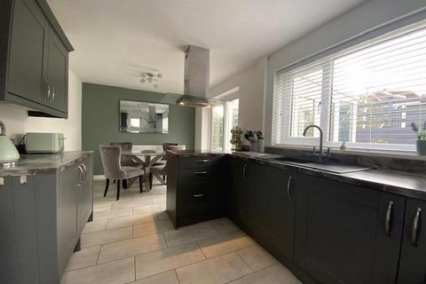56 Gorsey Lane, Ashton-under-lyne, OL6 9BT