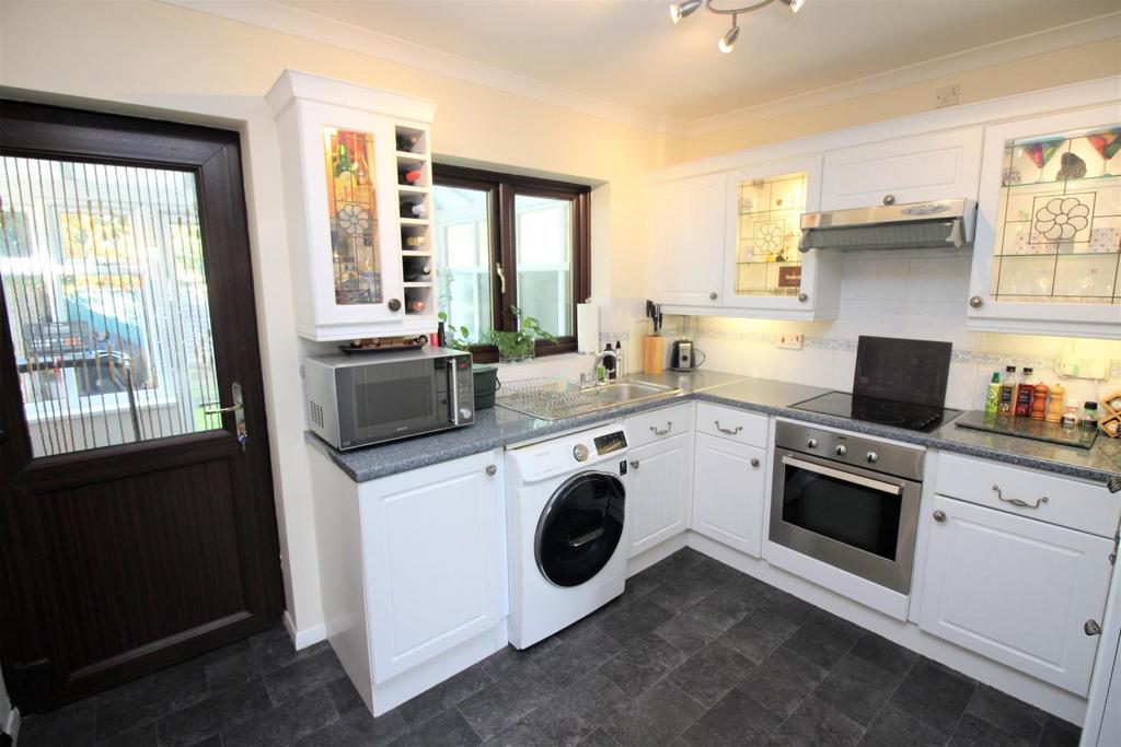 Lavender Close, Thornbury, Bristol 2 bed terraced house £269,000