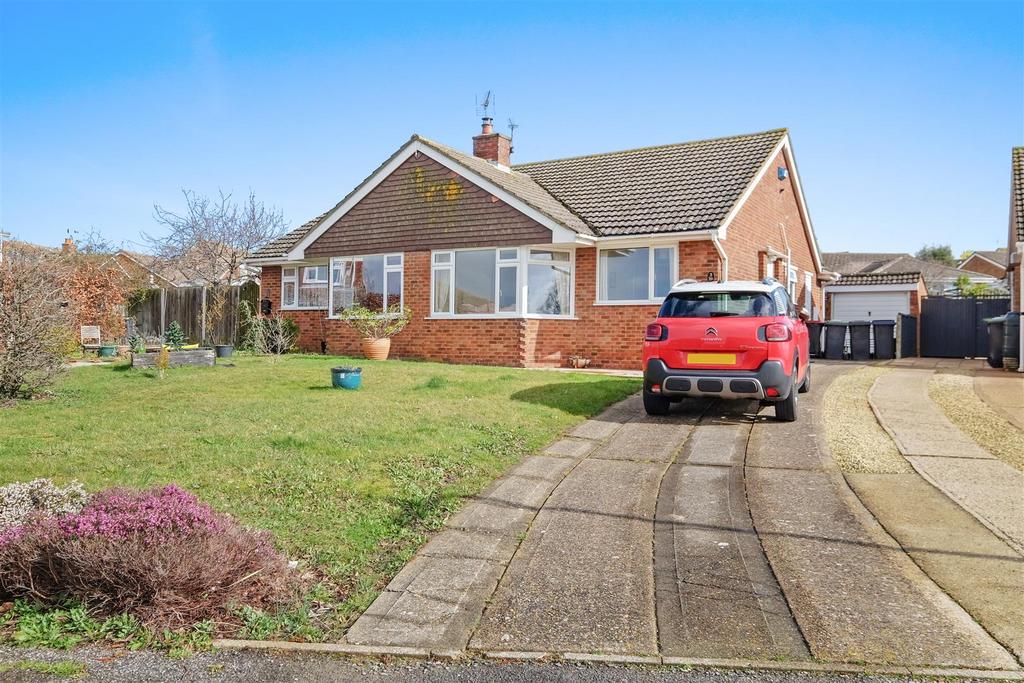 Nightingale Avenue, Whitstable 2 bed semidetached bungalow for sale