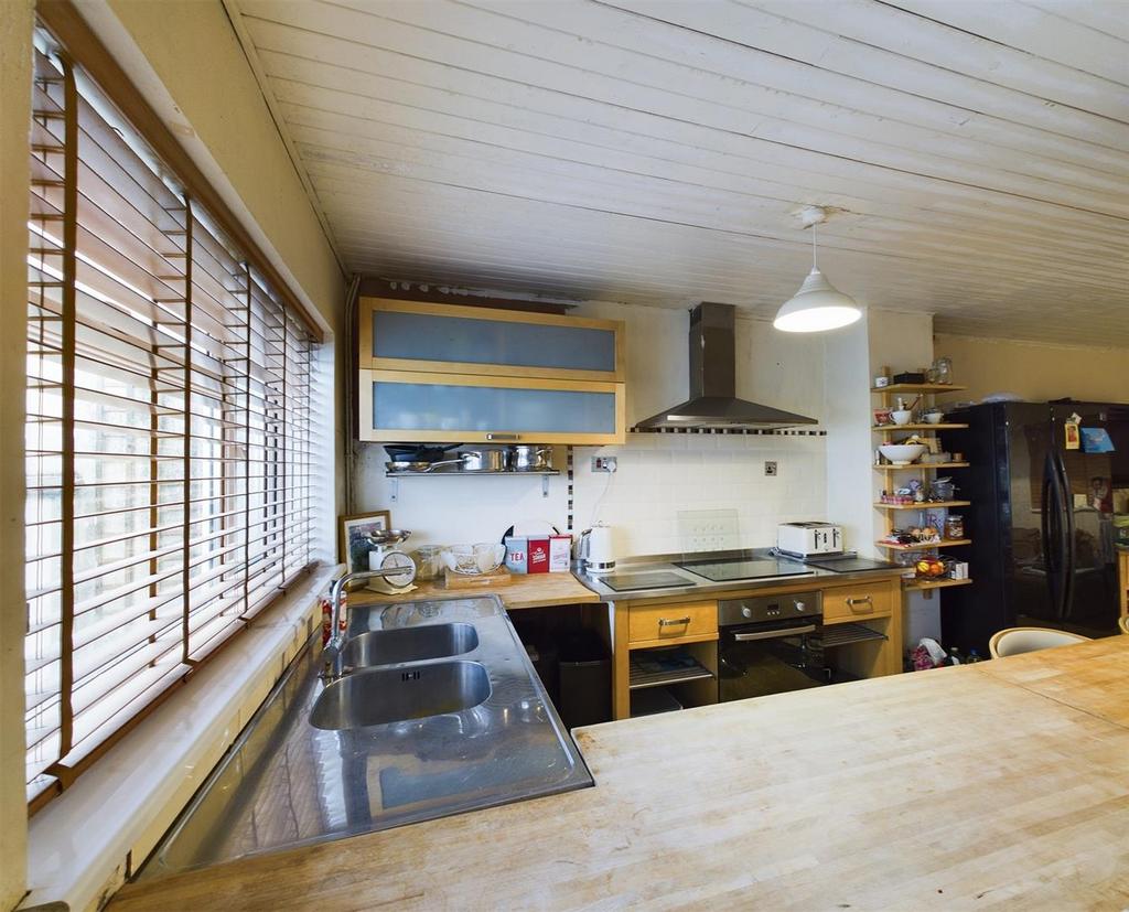 Kitchen 1.jpg
