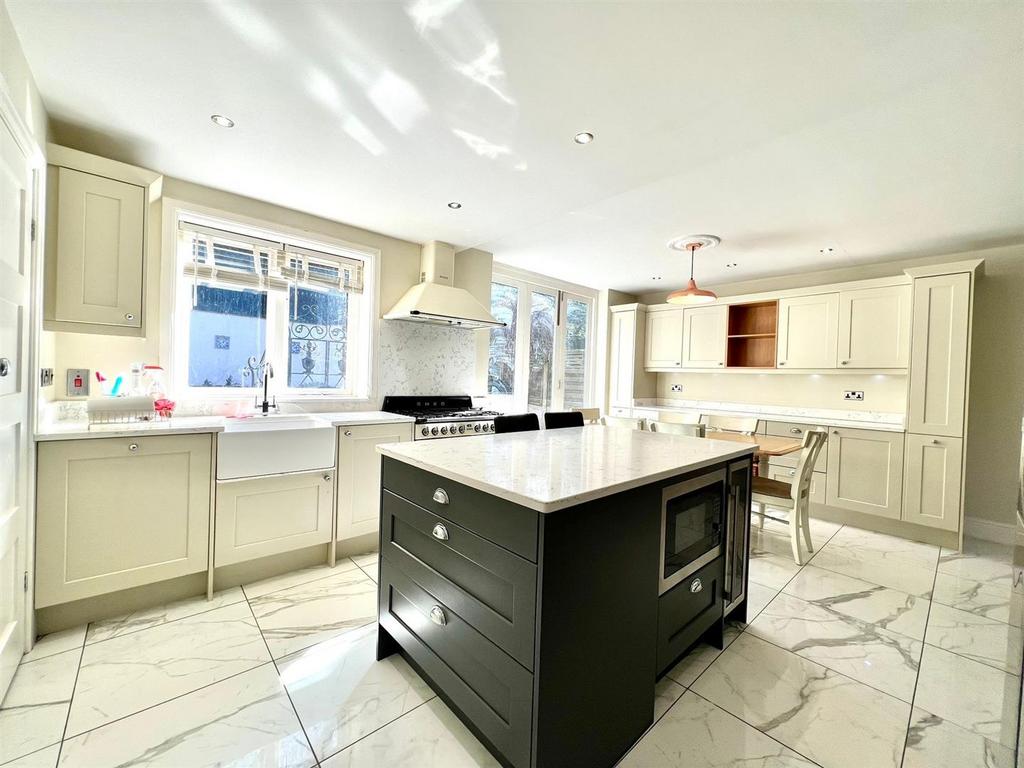 Kingston Road, Didsbury 4 bed semidetached house £2,500 pcm (£577 pw)
