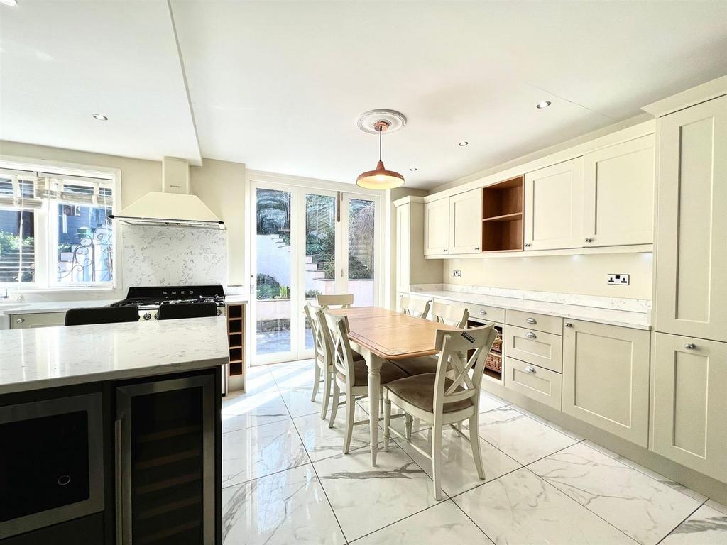 Kingston Road, Didsbury 4 bed semidetached house £2,500 pcm (£577 pw)