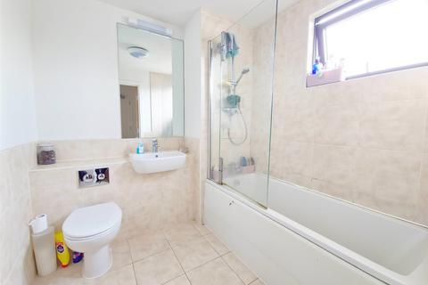 1 bedroom apartment to rent, Suttons Lane, Hornchurch, RM12