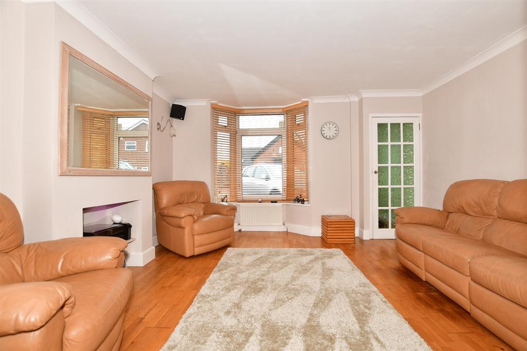 Cudworth Road, Willesborough, Ashford, Kent 3 bed terraced house for