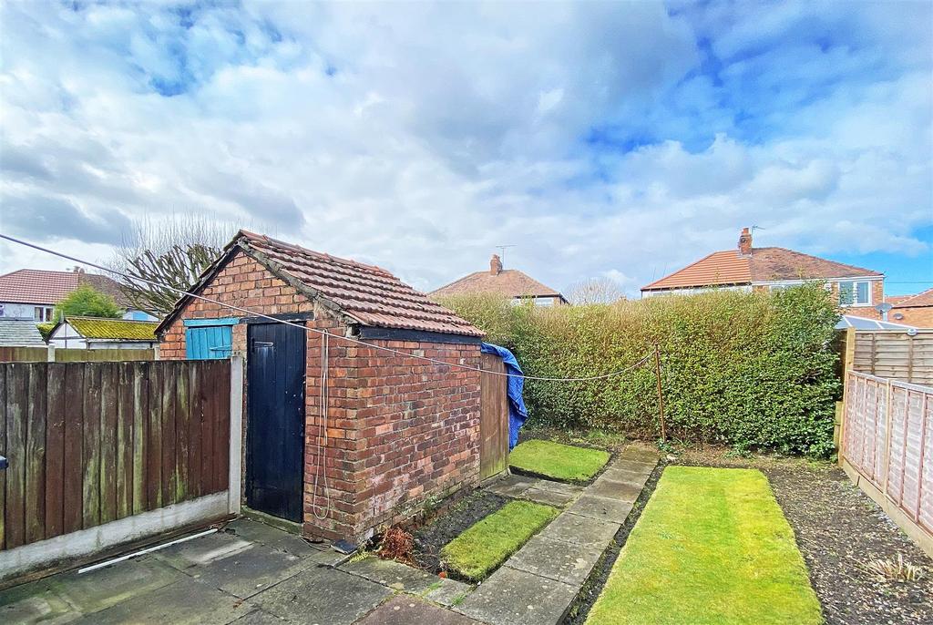 Ashleigh Road, Timperley 3 bed terraced house £250,000