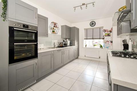 9 Briggs Way, Bradford, BD10 0EG