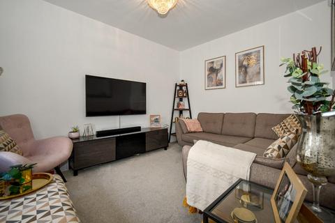 9 Briggs Way, Bradford, BD10 0EG