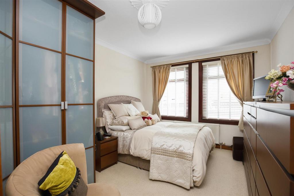 32 Gladstone Place Dunfermline 11.jpg